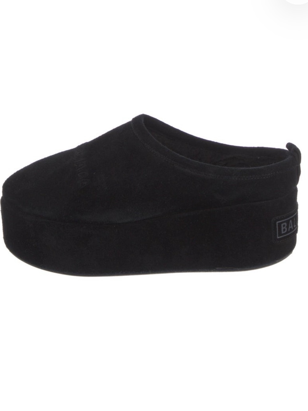 Balenciaga
Suede Mules
Women's Size: 6 | IT 36
